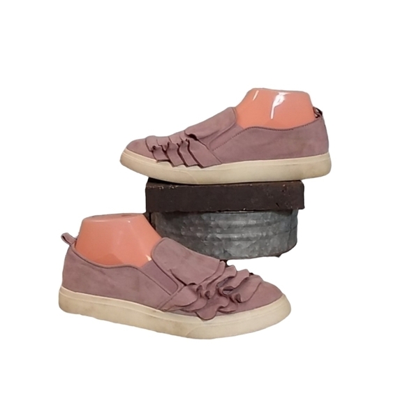 Crown Vintage Womens 7.5 Blush Ruffle Faux Suede Slip On Merie Flat Sneakers - Picture 1 of 15